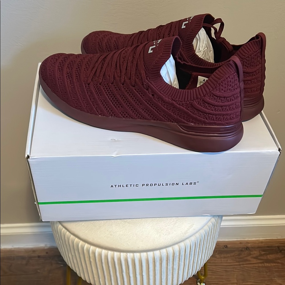 NWB-APL Men's Oxblood/Metallic Silver Techloom Wave